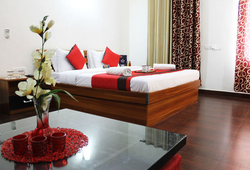 Hotel Oyo Premium Noida Expressway 16
