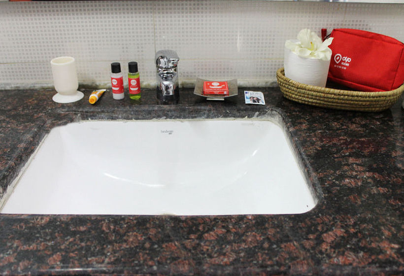 Hotel Oyo Premium Noida Expressway 6