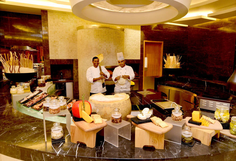 Hotel Crowne Plaza Jaipur Tonk Road 17