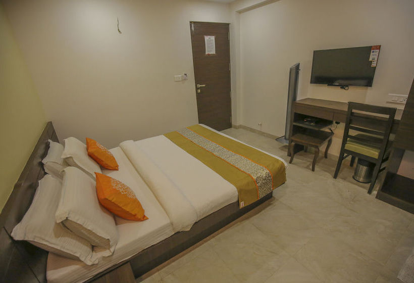 Hotel Oyo Rooms Thaltej Sg Highway 1