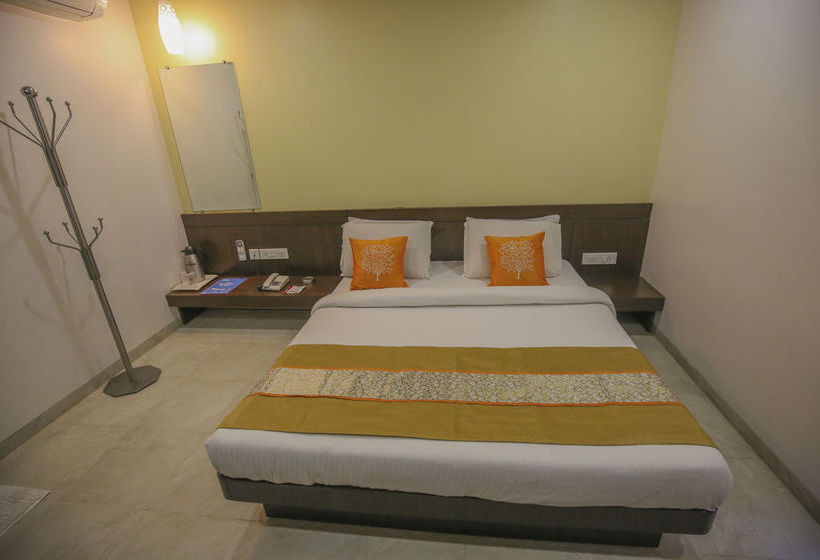Hotel Oyo Rooms Thaltej Sg Highway 12
