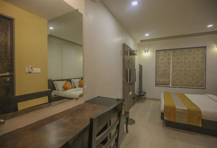 Hotel Oyo Rooms Thaltej Sg Highway 15