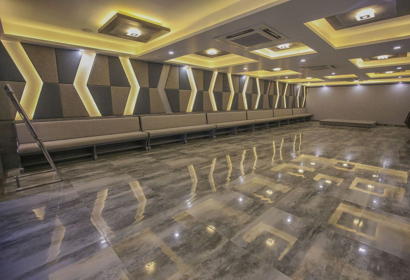 Hotel Oyo Rooms Thaltej Sg Highway 18