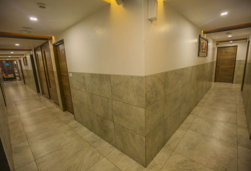 Hotel Oyo Rooms Thaltej Sg Highway 5