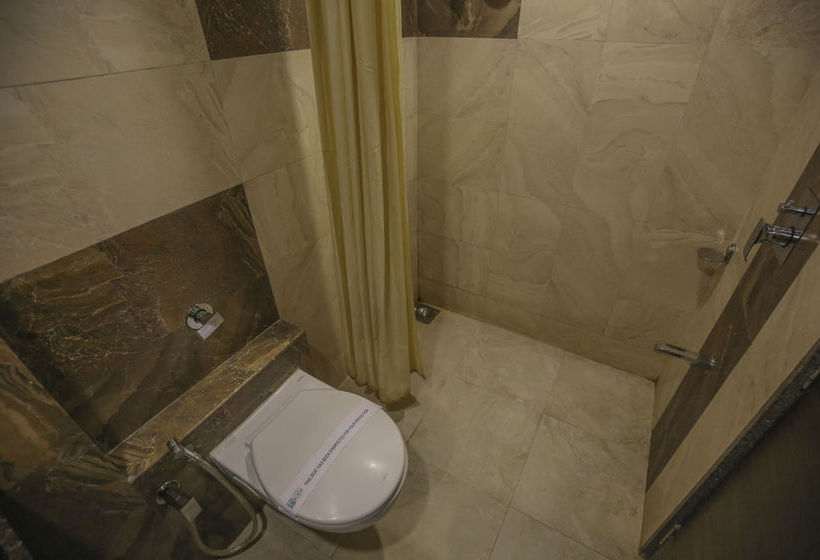 Hotel Oyo Rooms Thaltej Sg Highway 7