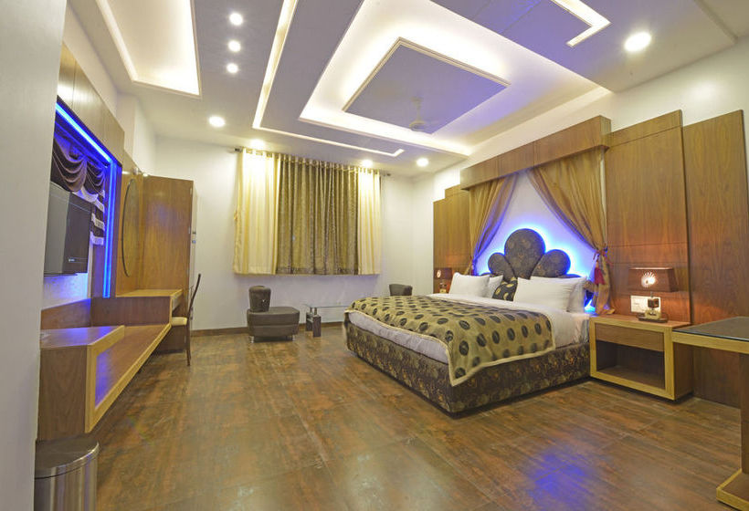 Hotel J P International 17