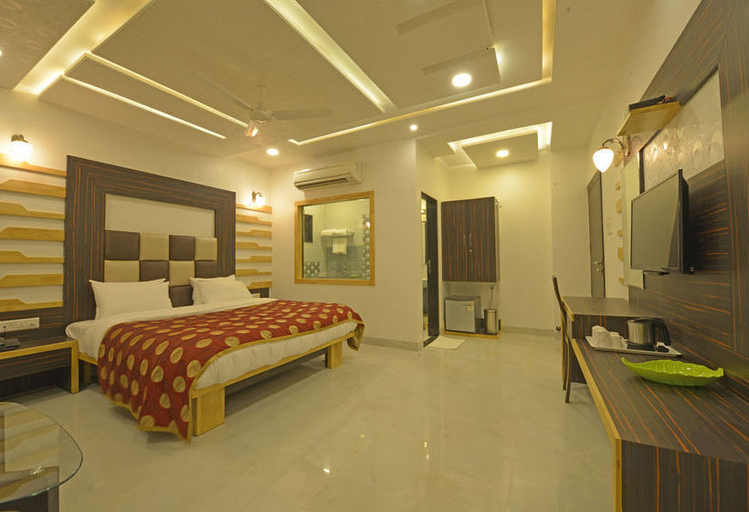 Hotel J P International 18