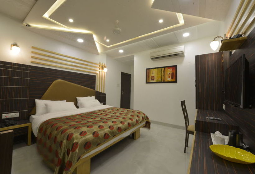 Hotel J P International 4