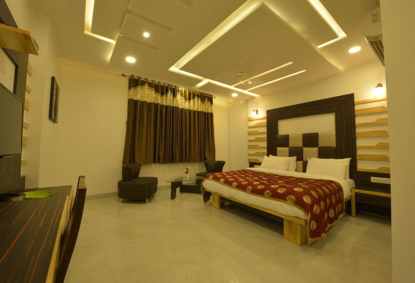 Hotel J P International 6