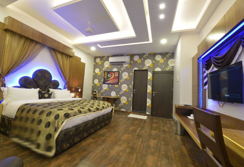 Hotel J P International 7