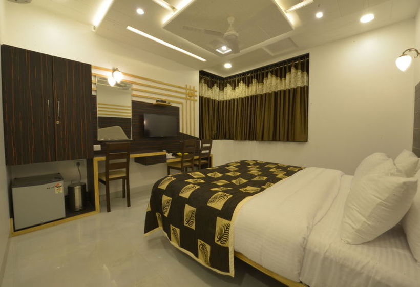 Hotel J P International 8