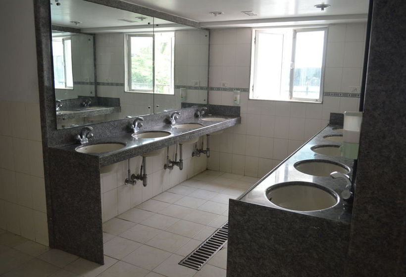 Hotel Travellers Inn 1