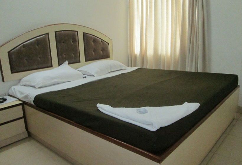 Hotel Travellers Inn 3