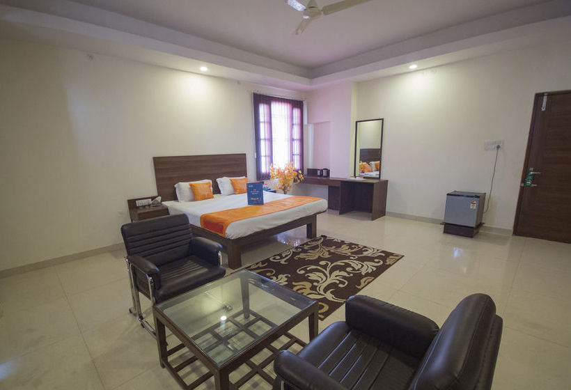 Hotel Oyo Rooms Vikrant Khand 11