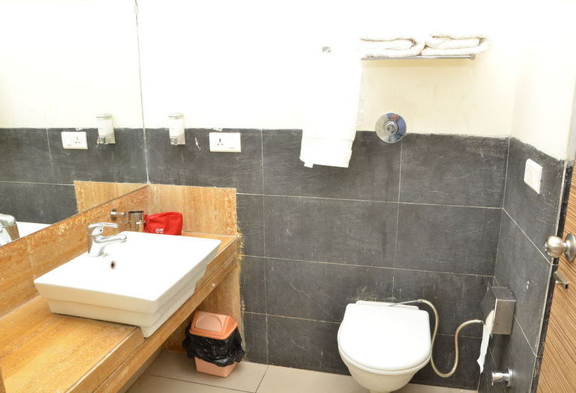 Hotel Oyo Rooms Sbs Nagar Pakhowal Road 10