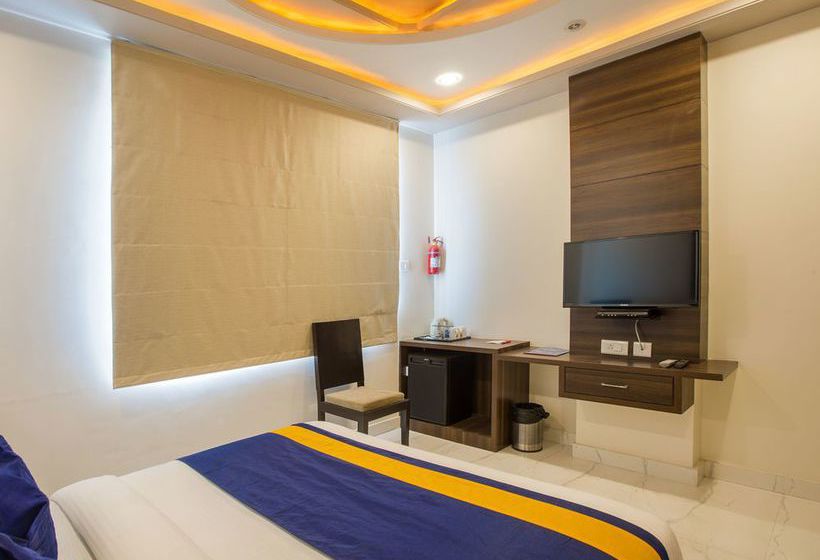 Hotel Oyo Premium Gandhi Nagar Station 12