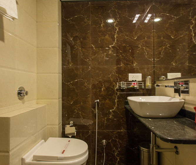 Hotel Oyo Premium Gandhi Nagar Station 17