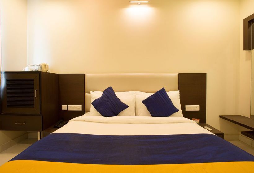 Hotel Oyo Premium Gandhi Nagar Station 6