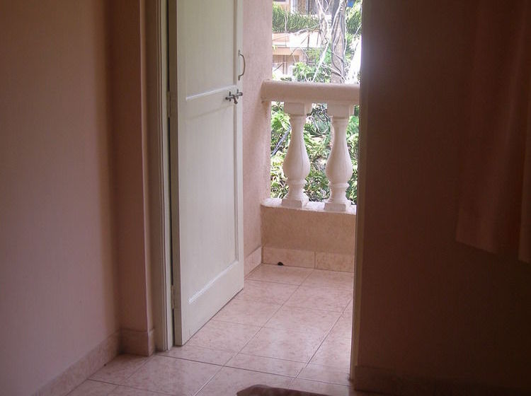 Pension (Hôtel basse catégorie) Flower Holiday Home 16