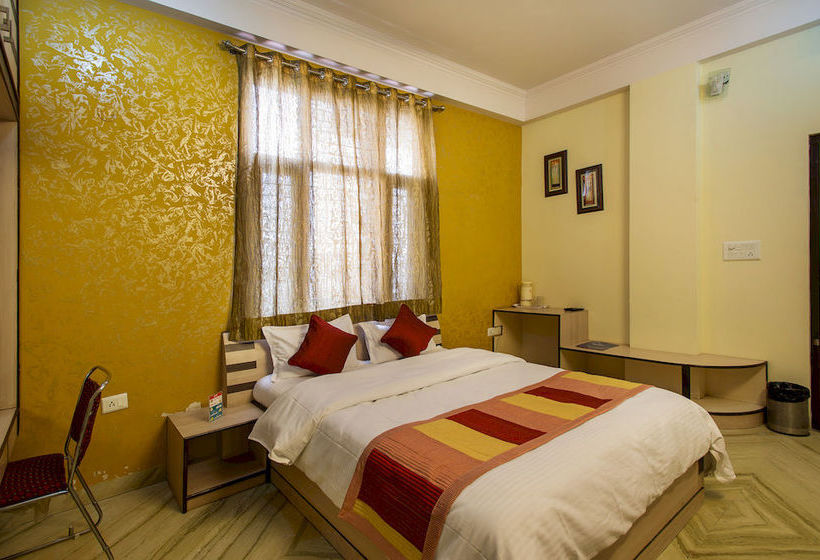 Hotel Oyo Rooms Vivek Vihar Metro Station 11