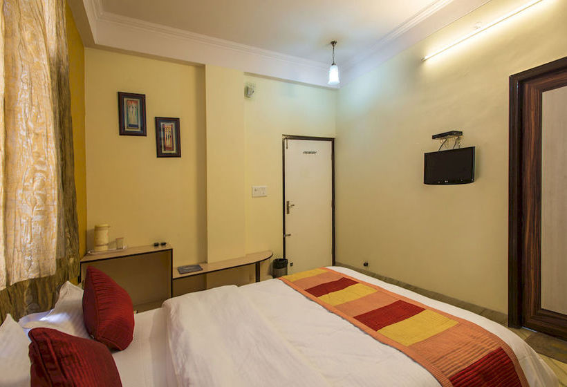 Hotel Oyo Rooms Vivek Vihar Metro Station 6