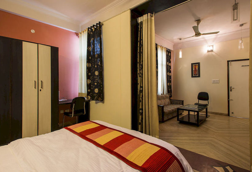 Hotel Oyo Rooms Vivek Vihar Metro Station 9