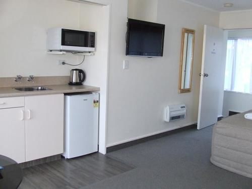 Asure 755 Regal Court Motel 7