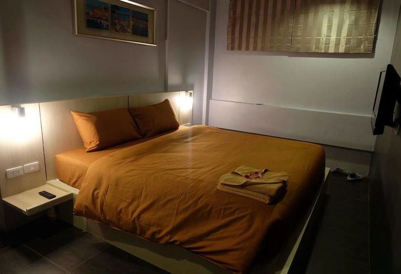 Loma Hostel Phuket 11