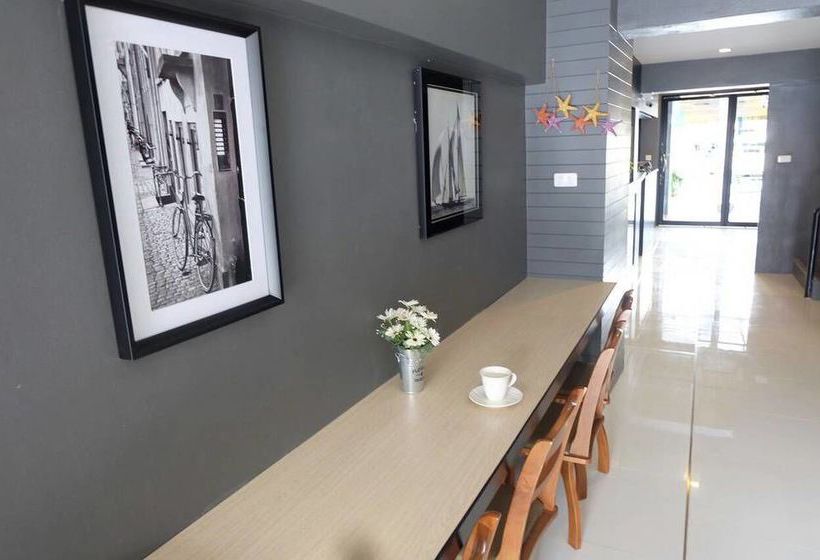 Loma Hostel Phuket 15