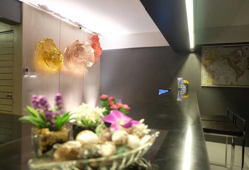 Loma Hostel Phuket 2