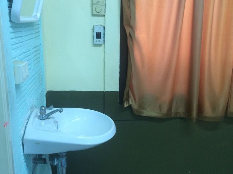 Hostel Supreeya Guesthouse 11