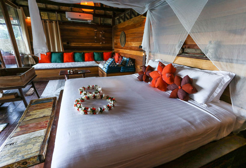 Serendipity Beach Resort Koh Lipe 13