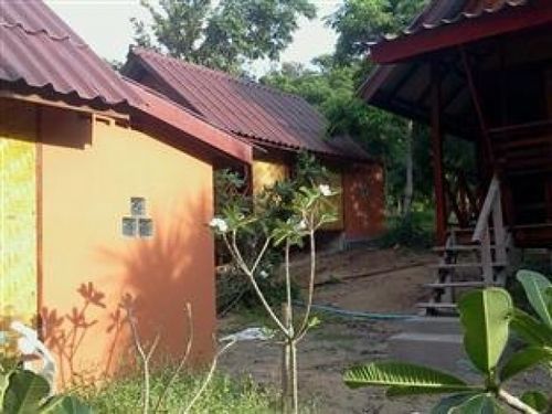 Lipe Sunset Beach Resort 8