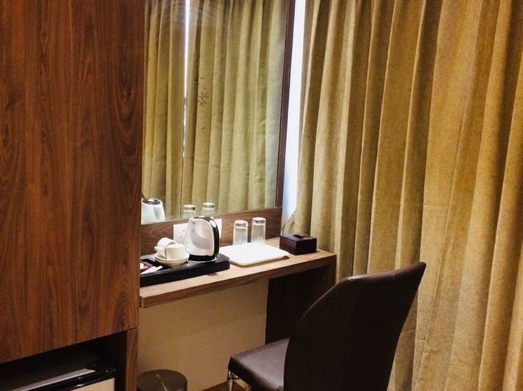 Hotel Aarya International 11