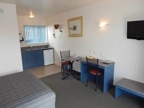 Avenue Heights Motel 10