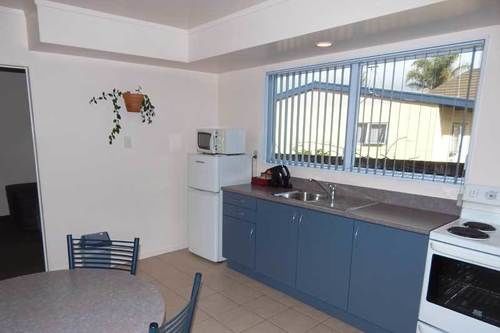 Avenue Heights Motel 14