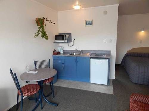 Avenue Heights Motel 15