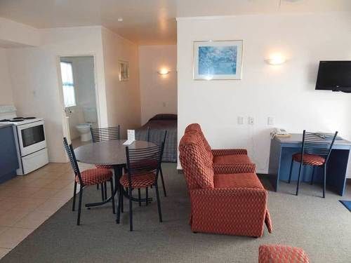 Avenue Heights Motel 17