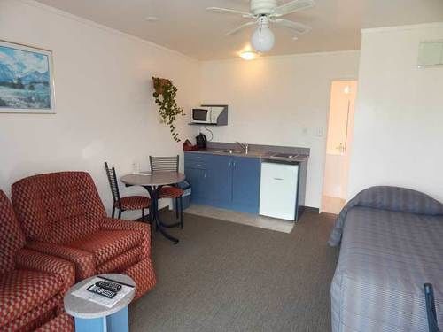 Avenue Heights Motel 19