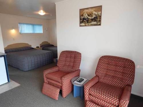 Avenue Heights Motel 5