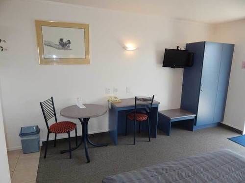 Avenue Heights Motel 7