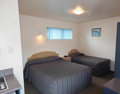 Avenue Heights Motel 9