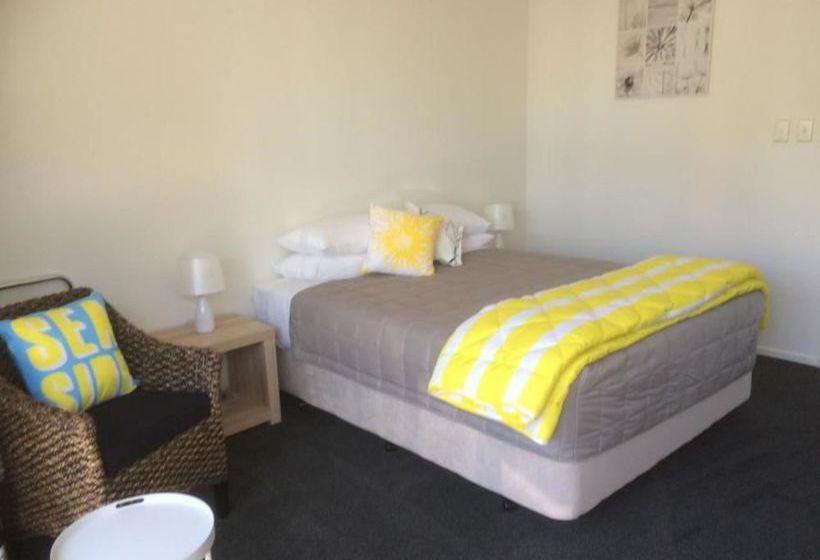 Motel Carters By The Sea Westport 9