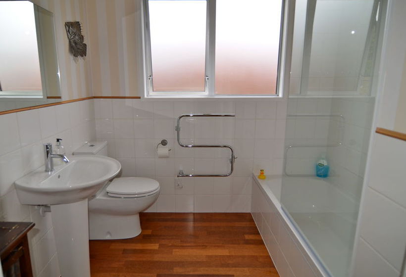 Roslyn Apartments 11