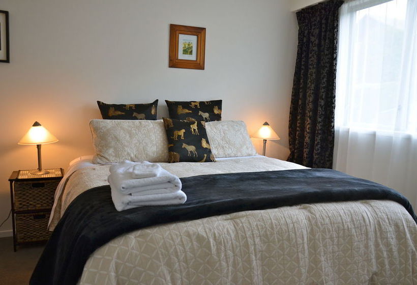 Roslyn Apartments 12