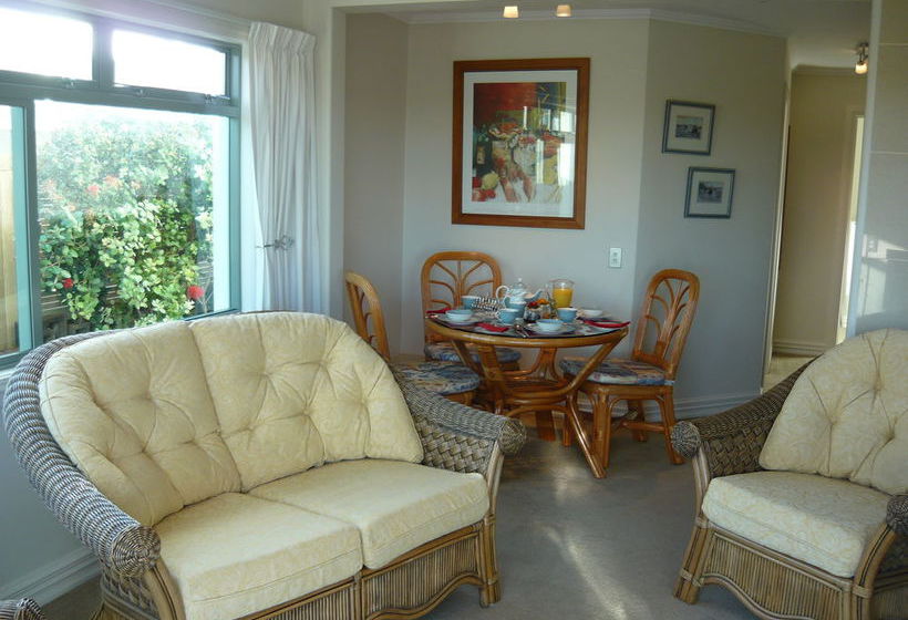 Swallows Nest Accommodation 10