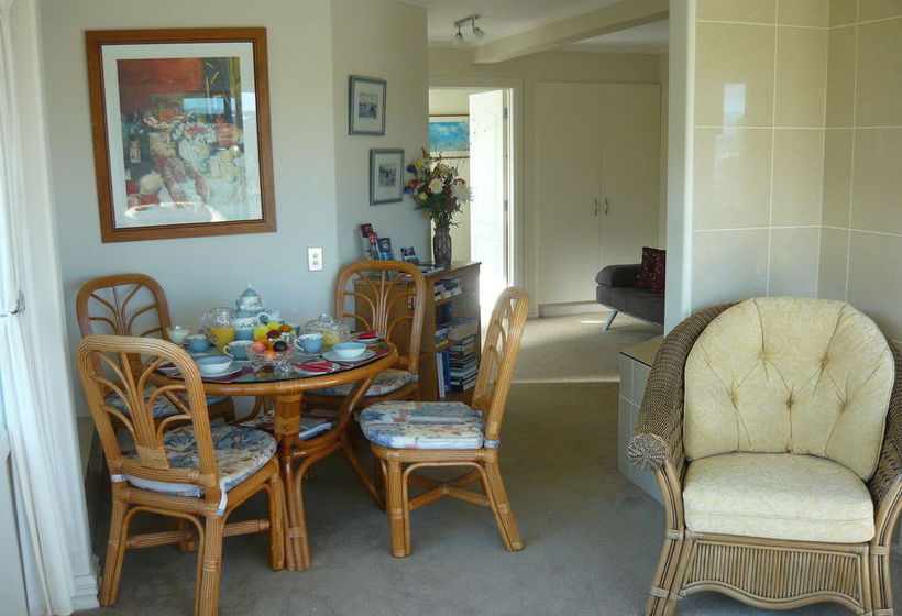 Swallows Nest Accommodation 8