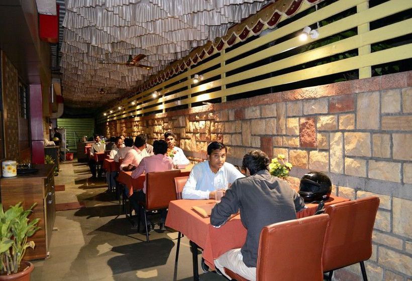 Hotel Stay Vista Rooms At Pune Highway Wakad 10