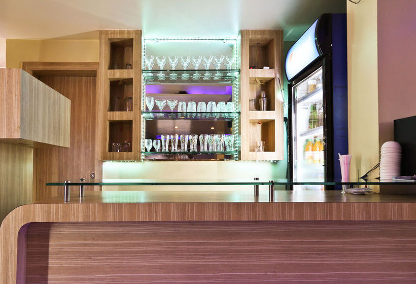 Hotel Zo Rooms Bhumkar Chowk 15