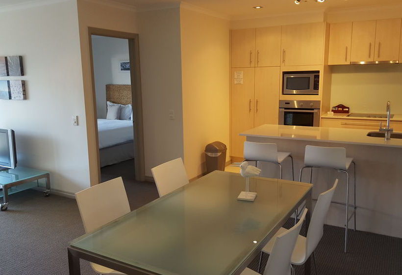 Crowsnest Apartments 13